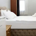 Biglife Hotel *