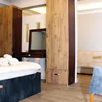 Biglife Hotel