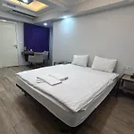 Biglife Hotel *