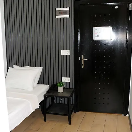 Biglife Hotel *