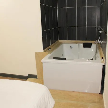 Отель Biglife *