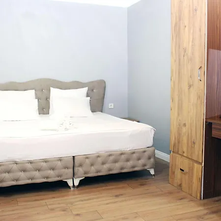 Biglife Hotel *